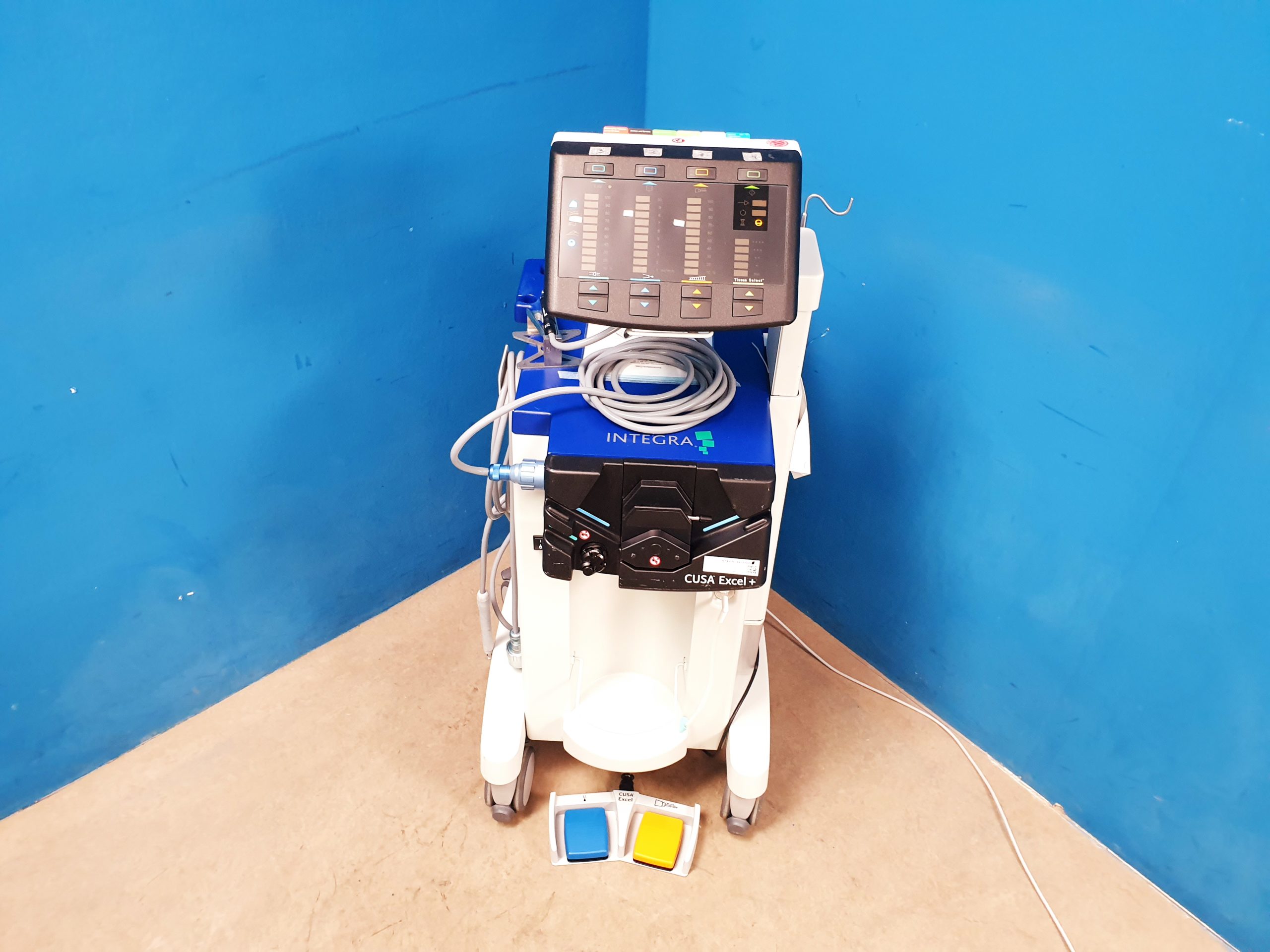 Integra CUSA Excel + Dual Footswitch + 36 kHz Handpiece + 23 kHz Handpiece — image 1 of 1