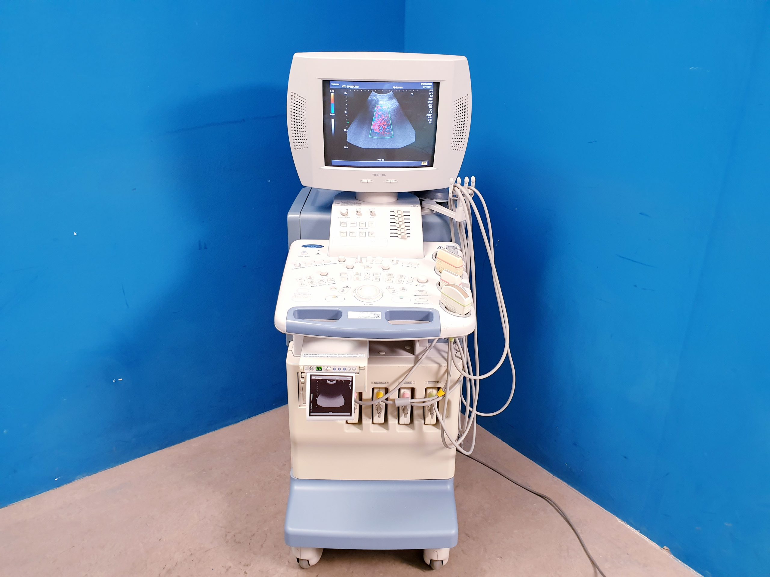 TOSHIBA NEMIO 20 SSA-550A Farbdoppler Ultraschallgerät mit 4 Sonden – und Printer — image 1 of 23