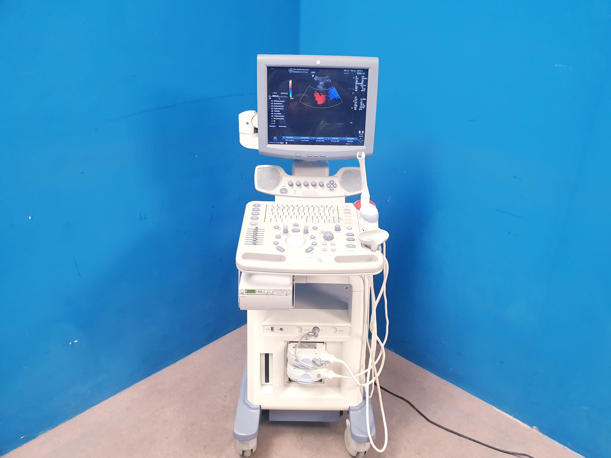 GE Logiq P5 – 4D3C-L + E8C 3D 4D Ultraschallgerät — image 1 of 17