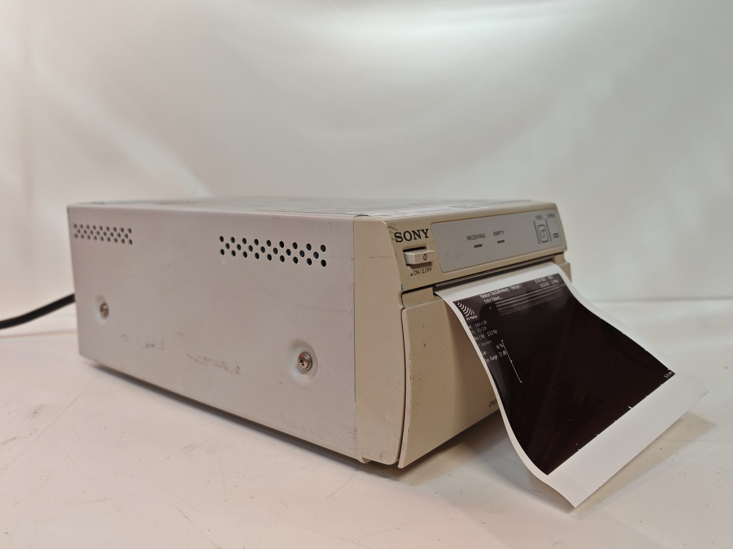 SONY UP-D895MD Schwarzweiß-Thermodrucker — image 1 of 19