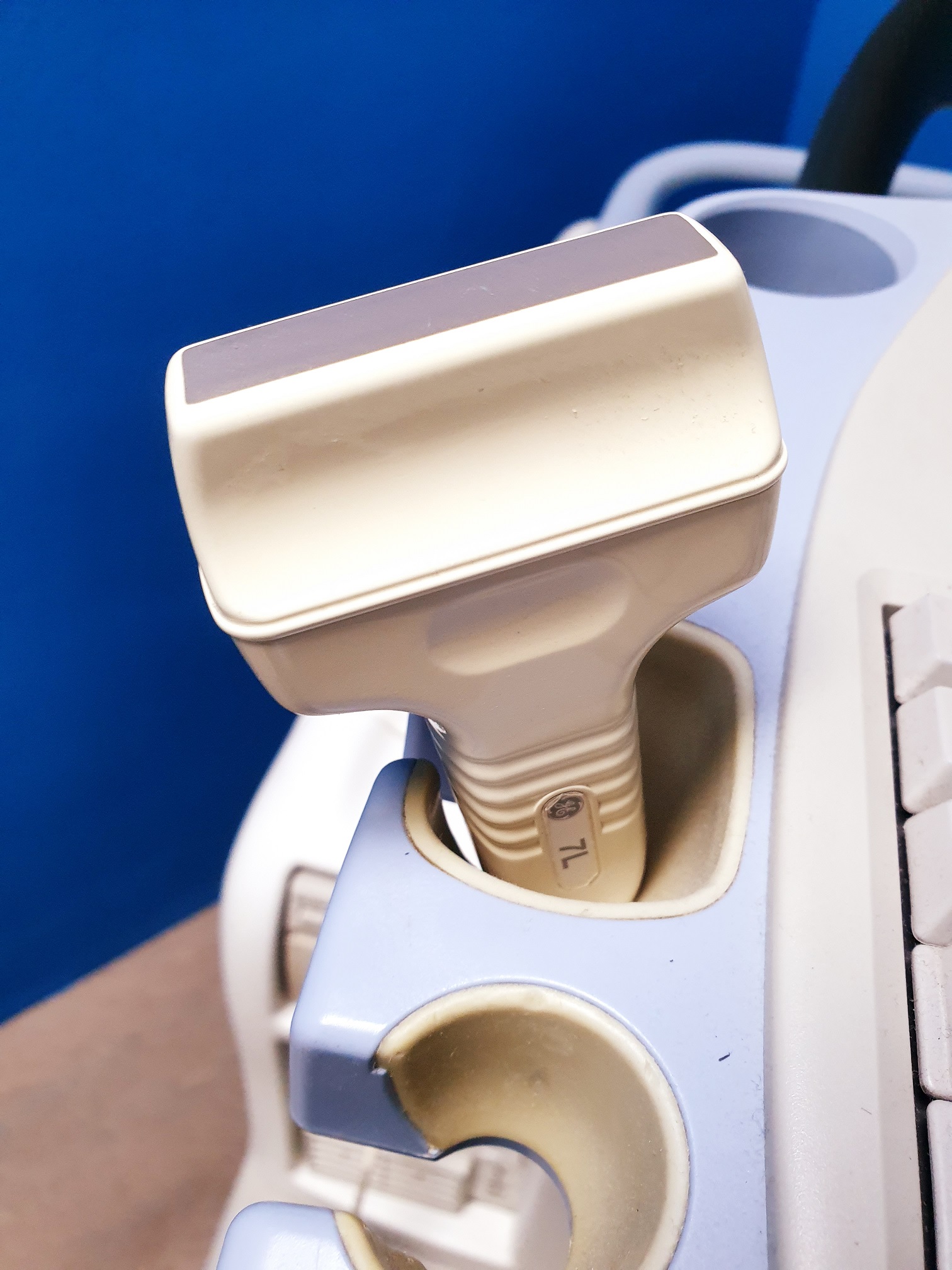 GE Vivid 7 Dimension mit GE M3S Echo Kardio Sonde und 7L Linear SW: 2.0.6 Application SW: 5.2.0 thumbnail 4