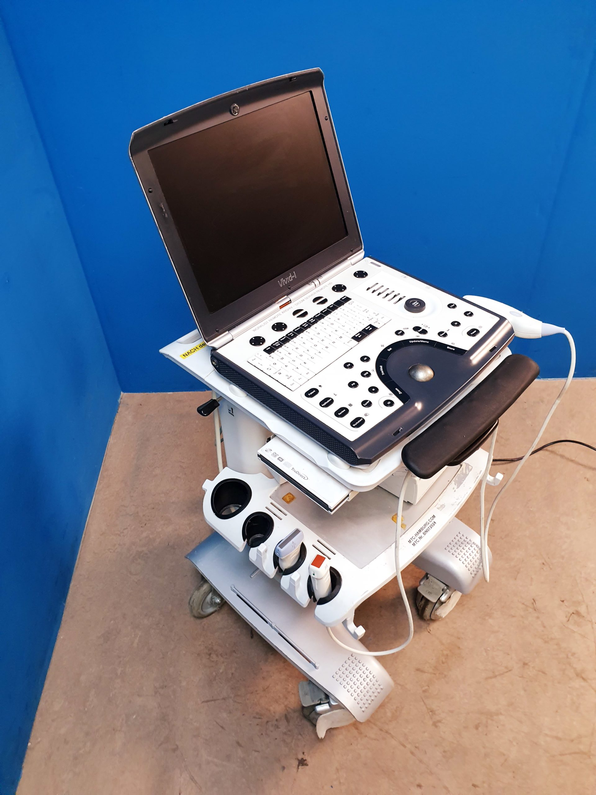 GE Vivid i Ultraschallgerät + 3S + 12S-RS mit 2x Sonden Software Version 2.0.16 auf GE Vivid i Trolley thumbnail 2