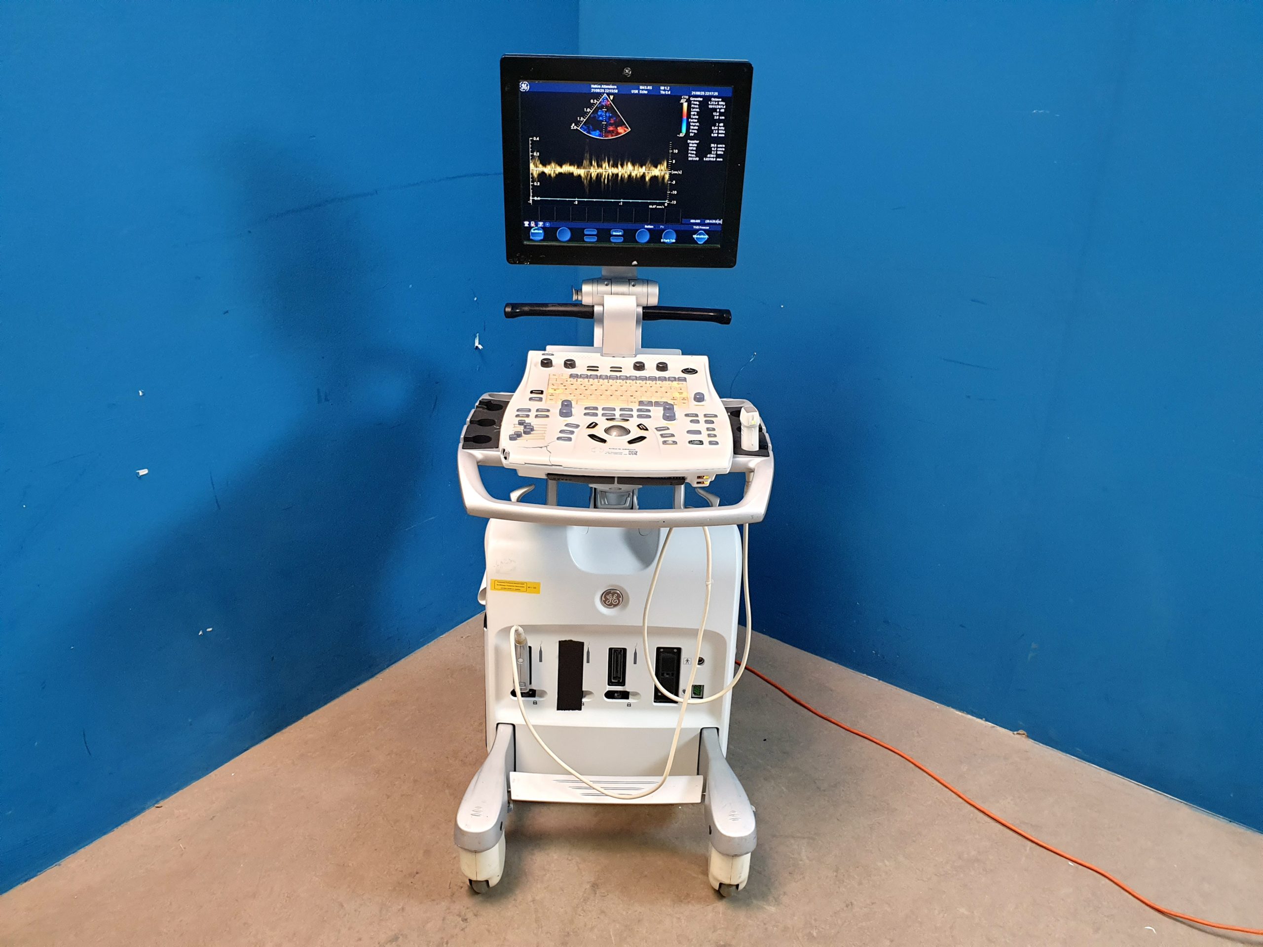 GE Vivid + M4S- RS Kardio Sonde -defekt – Optischer Fehler — image 1 of 14