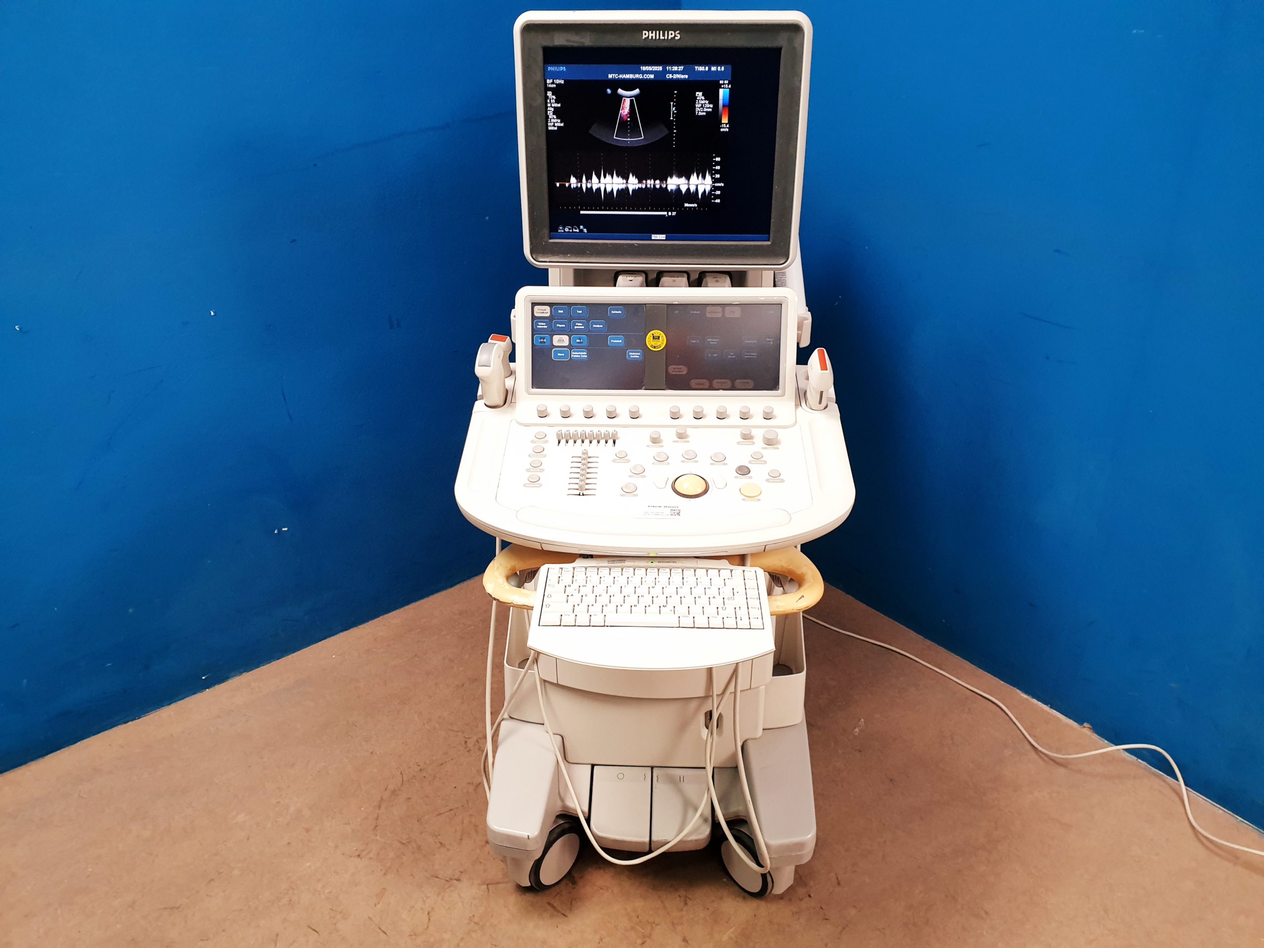 Philips iE33 – IE33 + S5-1 Echo + L11-3 Linear Sonde + C5-2 Konvex – Kardiomaschine – Kardio Ultraschallgerät — image 1 of 27