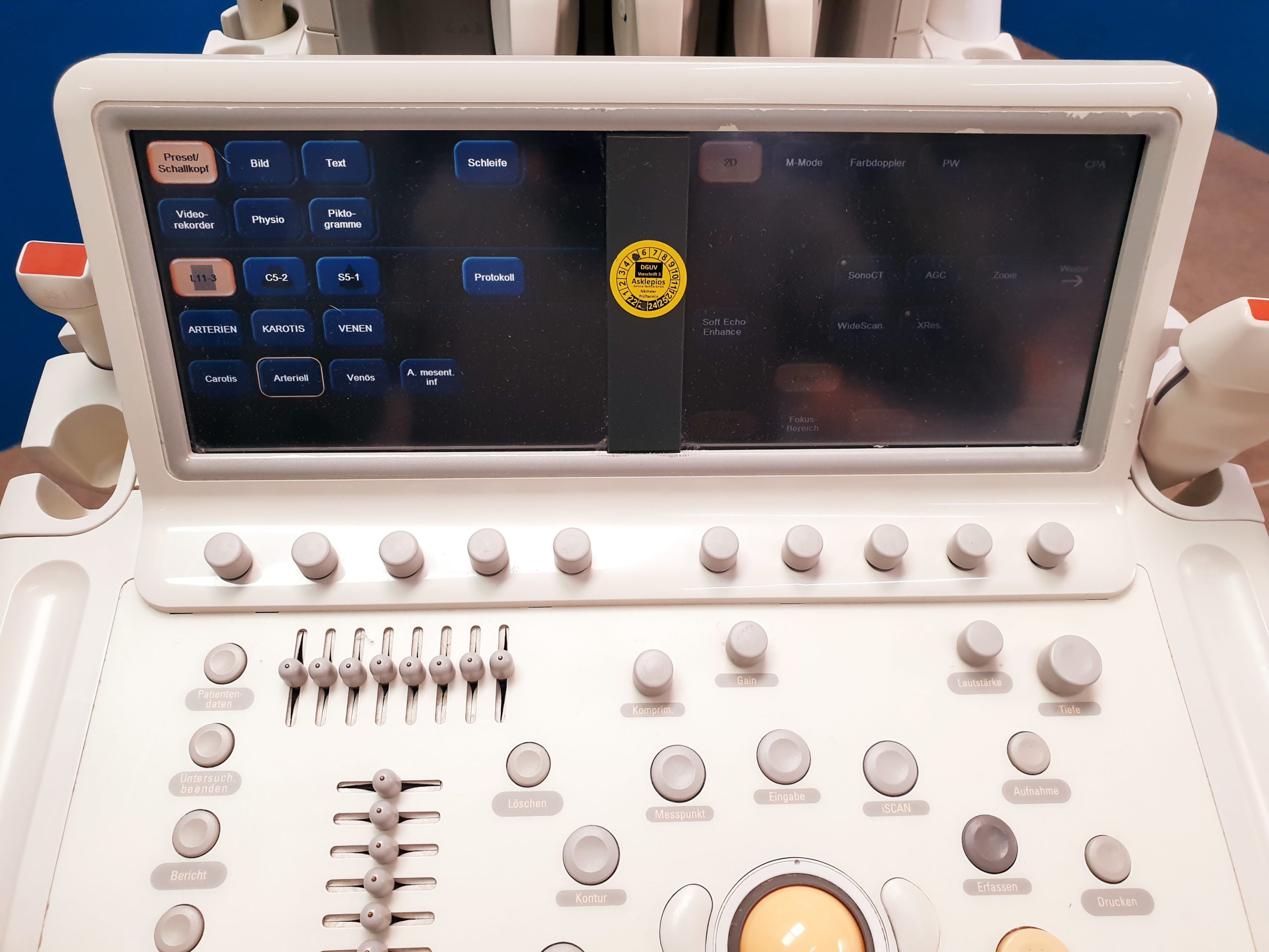 Philips iE33 – IE33 + S5-1 Echo + L11-3 Linear Sonde + C5-2 Konvex – Kardiomaschine – Kardio Ultraschallgerät thumbnail 20