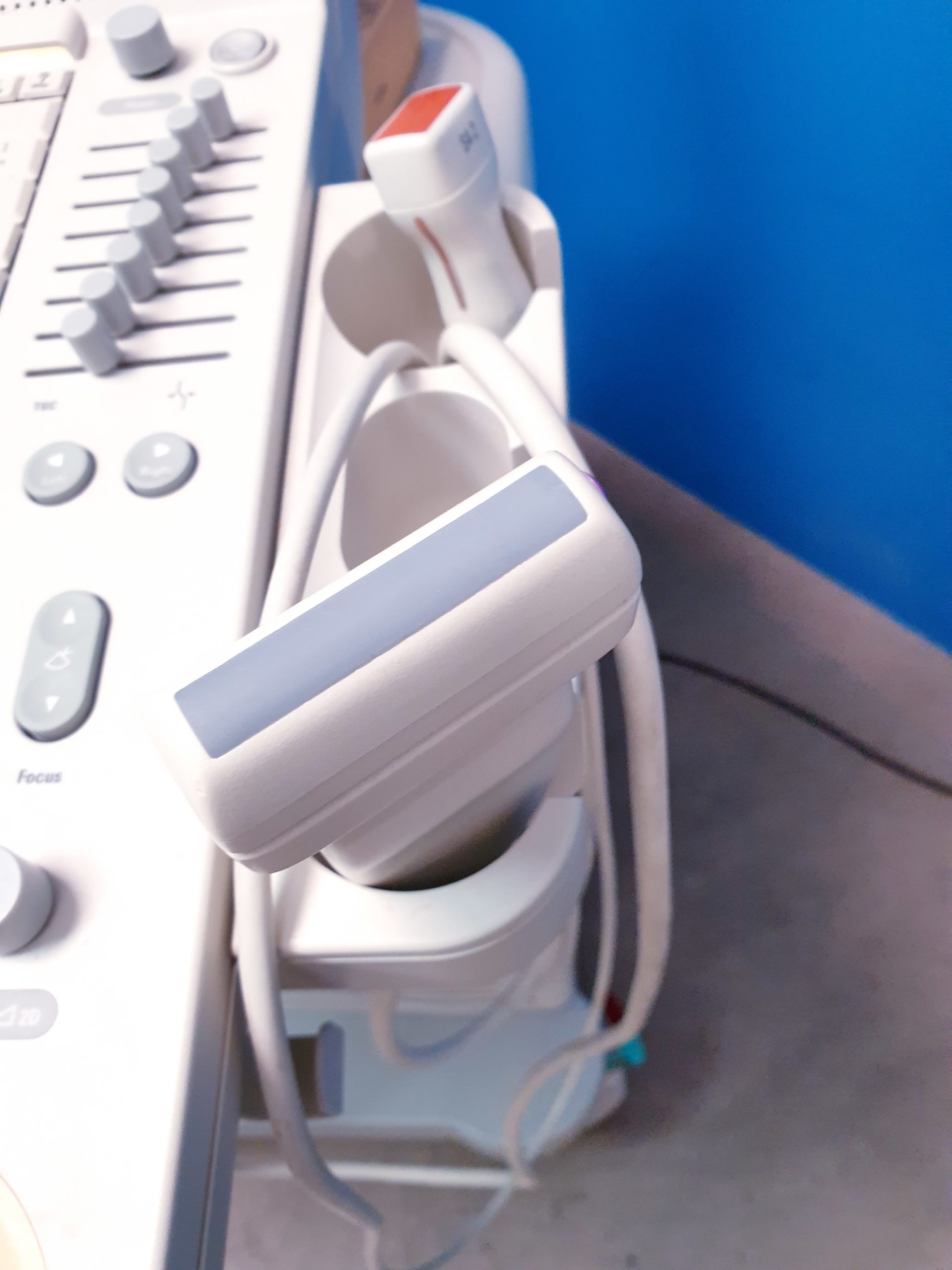 Philips HD7 XE Ultraschallgerät + S4-2 Echo Sonde + L12-5 Linear – Kardio- Doppler – Farbdoppler thumbnail 4