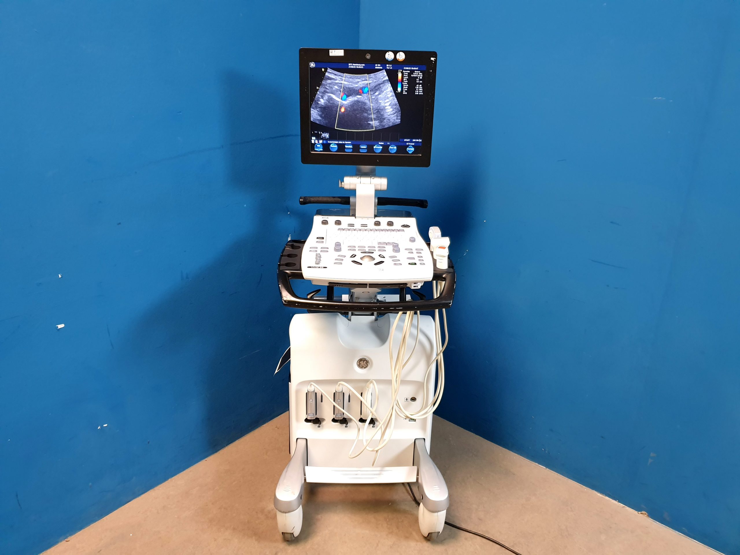 GE Vivid S5 Kardiomaschine + 8L-RS 3S-RS 4C-RS — image 1 of 11