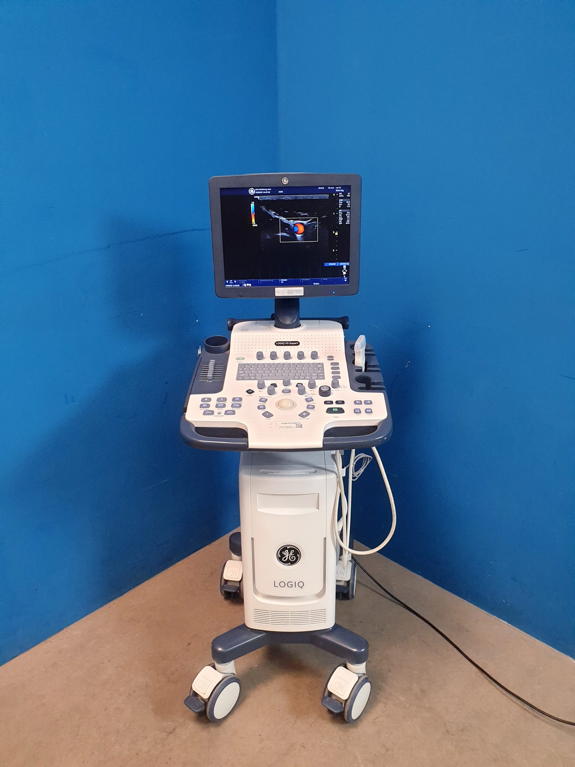 GE Logiq V5 Expert Ultraschallgerät + L6-12 RS Linear Sonde DOM 2016 — image 1 of 15