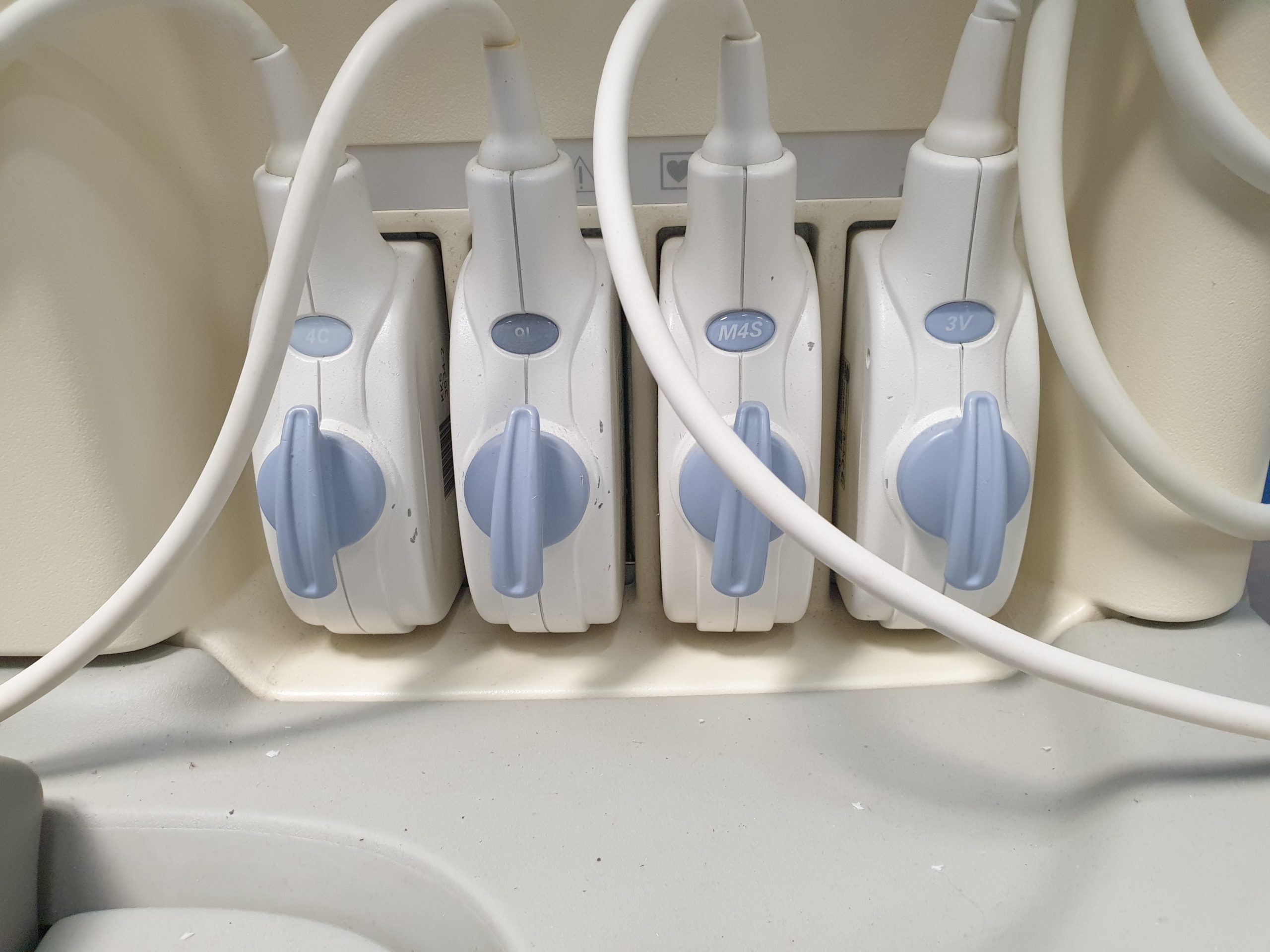 GE Vivid 7 Dimension mit GE M4S Echo Kardio Sonde + 9L Linear + 4C Konvex + 3V Volumencardio + 6TC TEE Sonde thumbnail 2